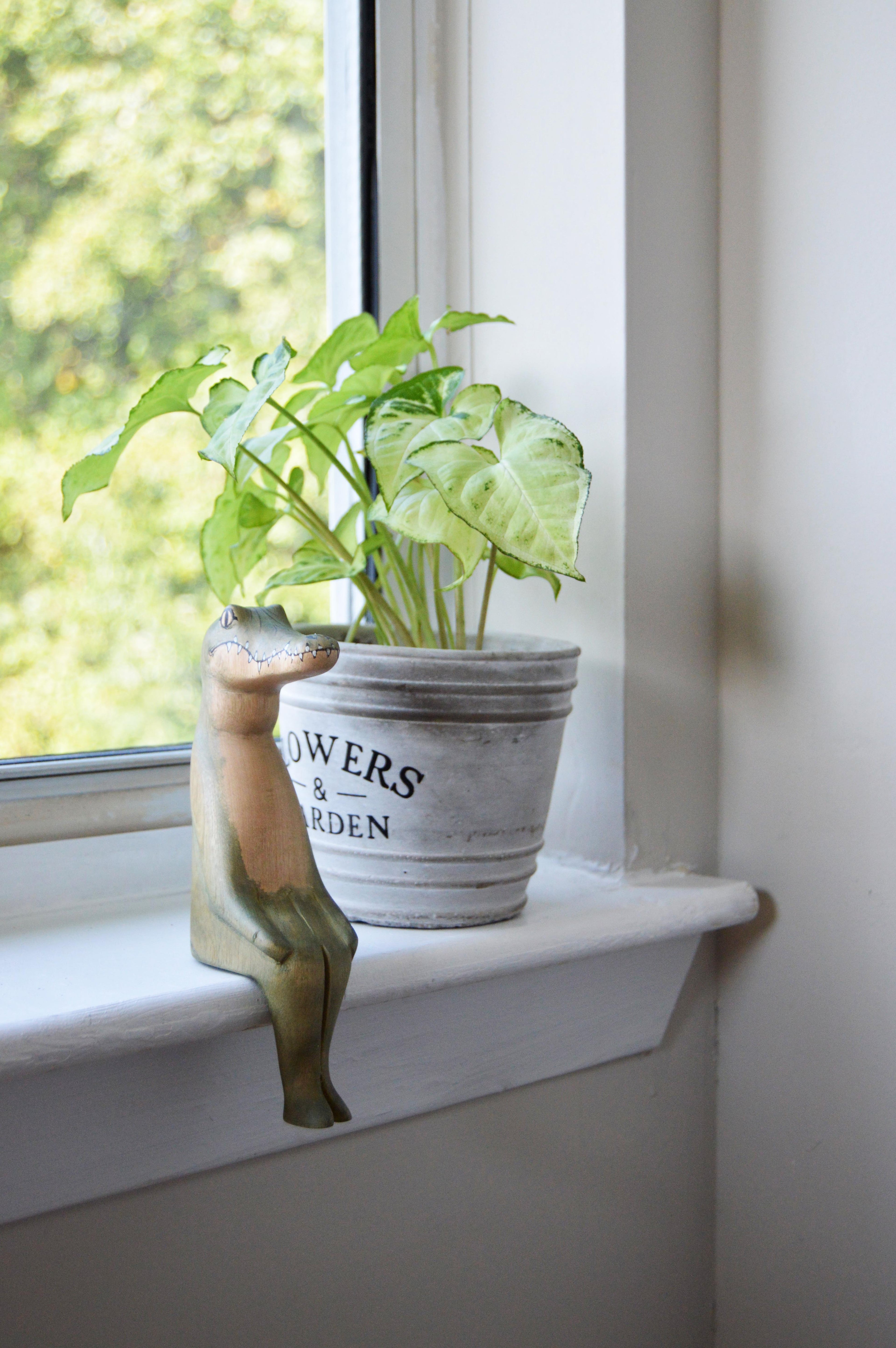 Hand-carved Gator Shelf Sitter-1